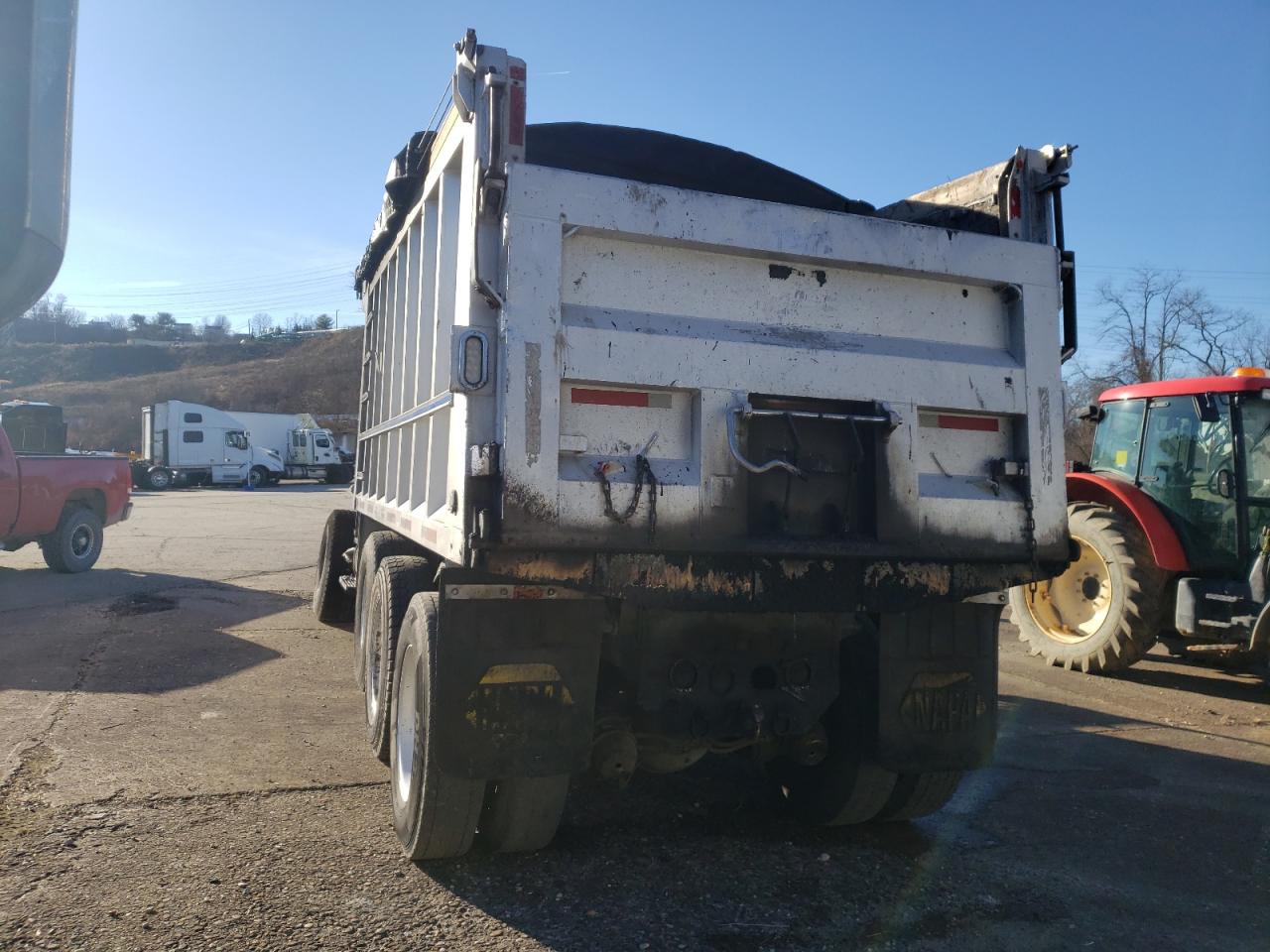Image 3 of 1999 STERLING TRUCK LT 9513 1999 with VIN 2FZXKWEBXXAB78881