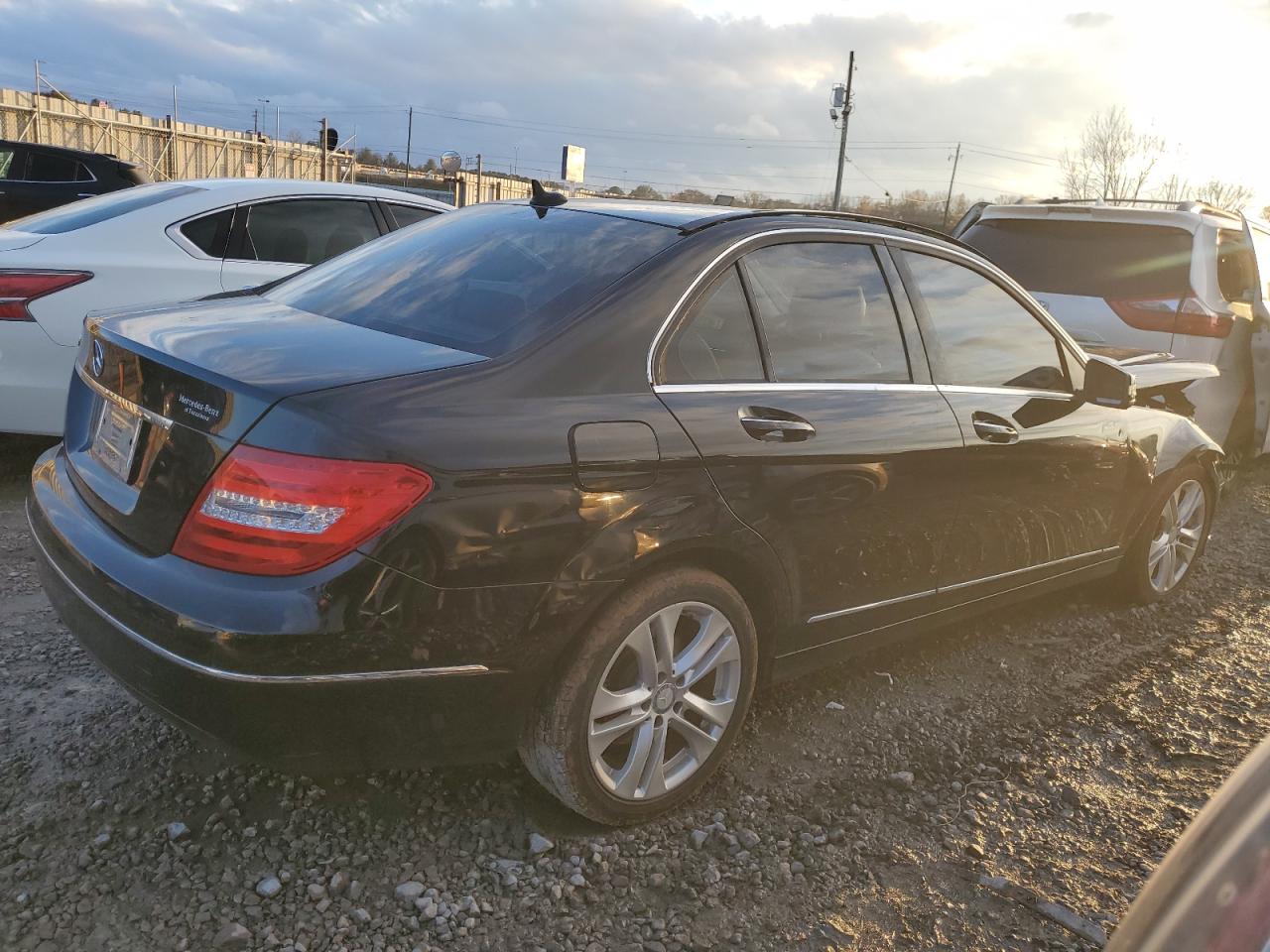 Image 3 of 2014 MERCEDES-BENZ C 250 2014 with VIN WDDGF4HB6EG250647