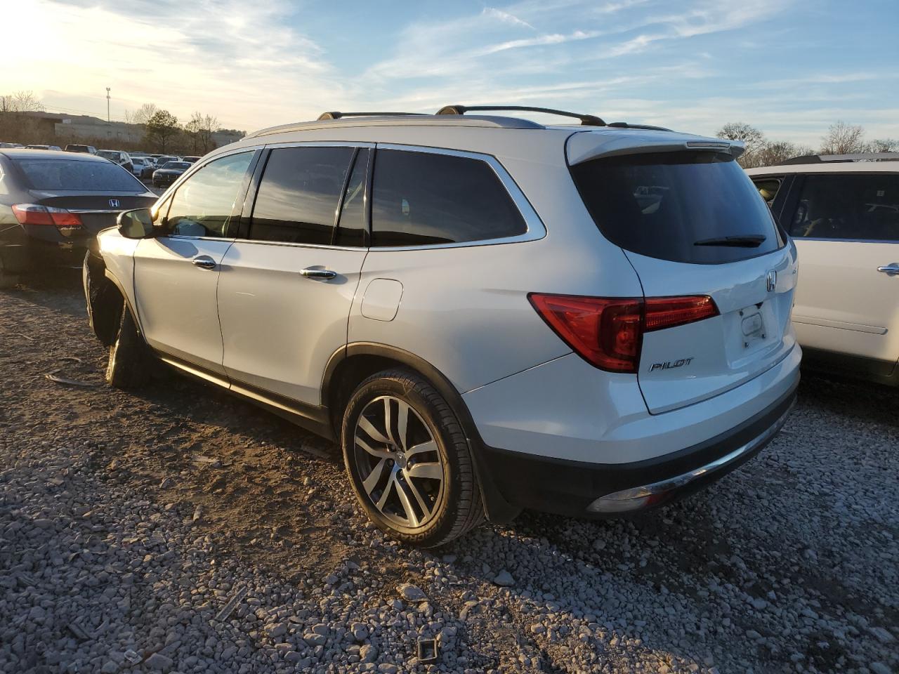 Image 2 of 2017 HONDA PILOT TOURING 2017 with VIN 5FNYF5H92HB033354