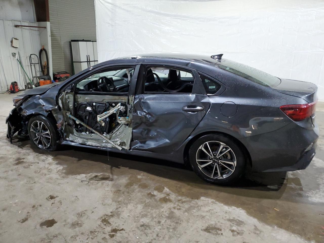 Obraz 2 z 2023 KIA FORTE LX 2023 z VIN 3KPF24AD9PE577043