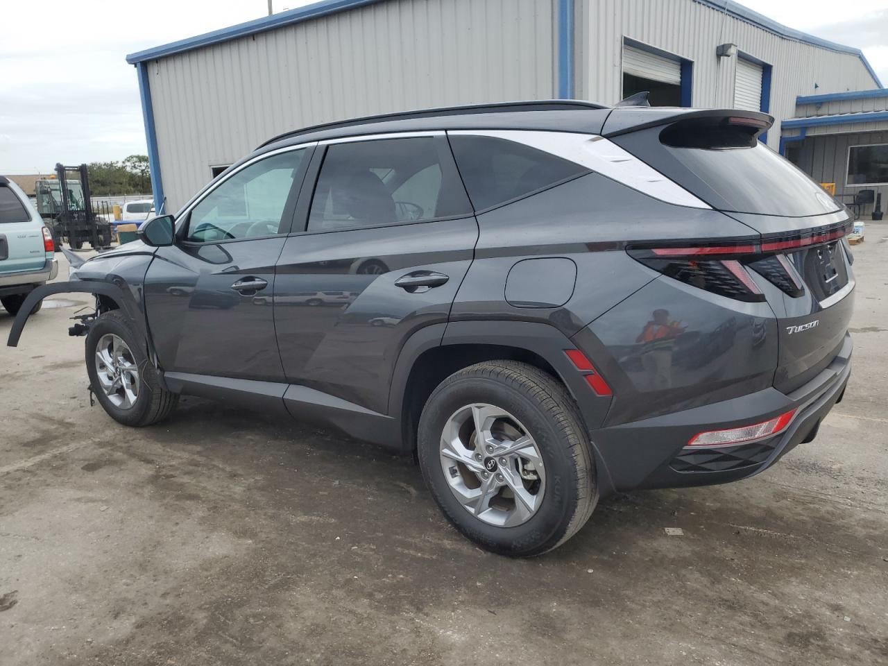 Изображение 2 2023 HYUNDAI TUCSON SEL 2023 с VIN 5NMJBCAE7PH286501