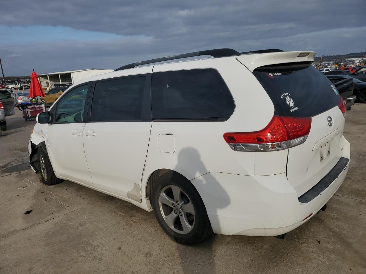Изображение 2 2011 TOYOTA SIENNA LE 2011 с VIN 5TDKK3DC9BS044636