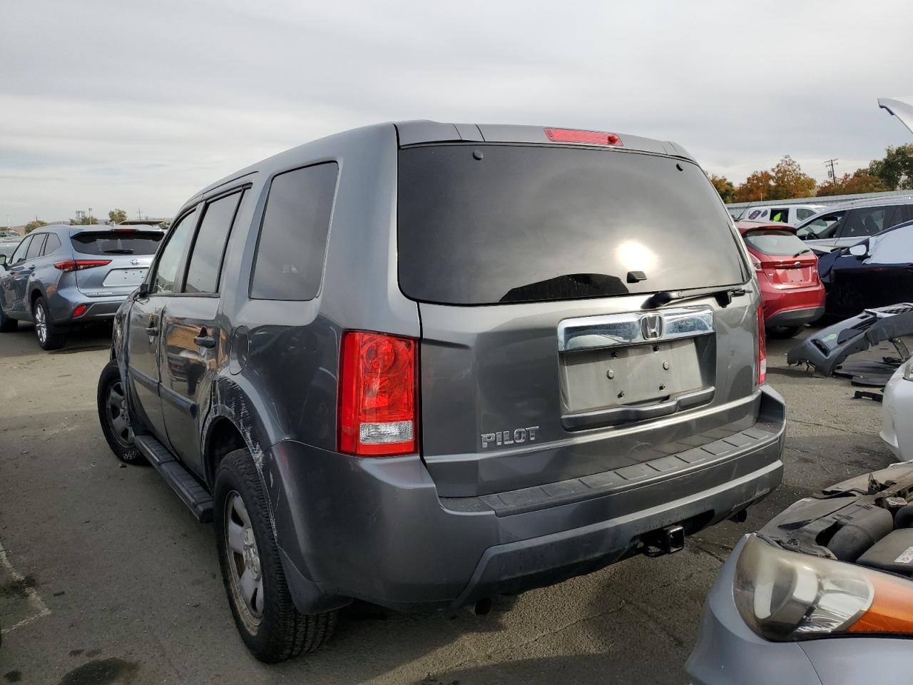 Image 2 of 2011 HONDA PILOT LX 2011 with VIN 5FNYF3H23BB046483