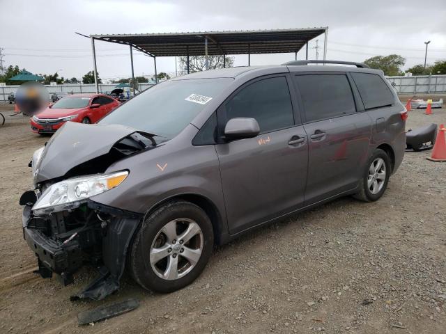 2015 TOYOTA SIENNA LE 2015 image
