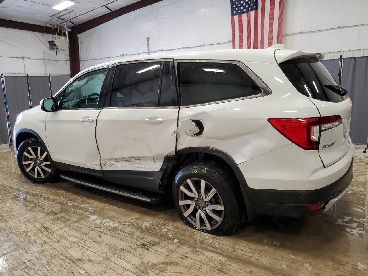 Image 2 of 2021 HONDA PILOT EXL 2021 with VIN 5FNYF5H51MB036866