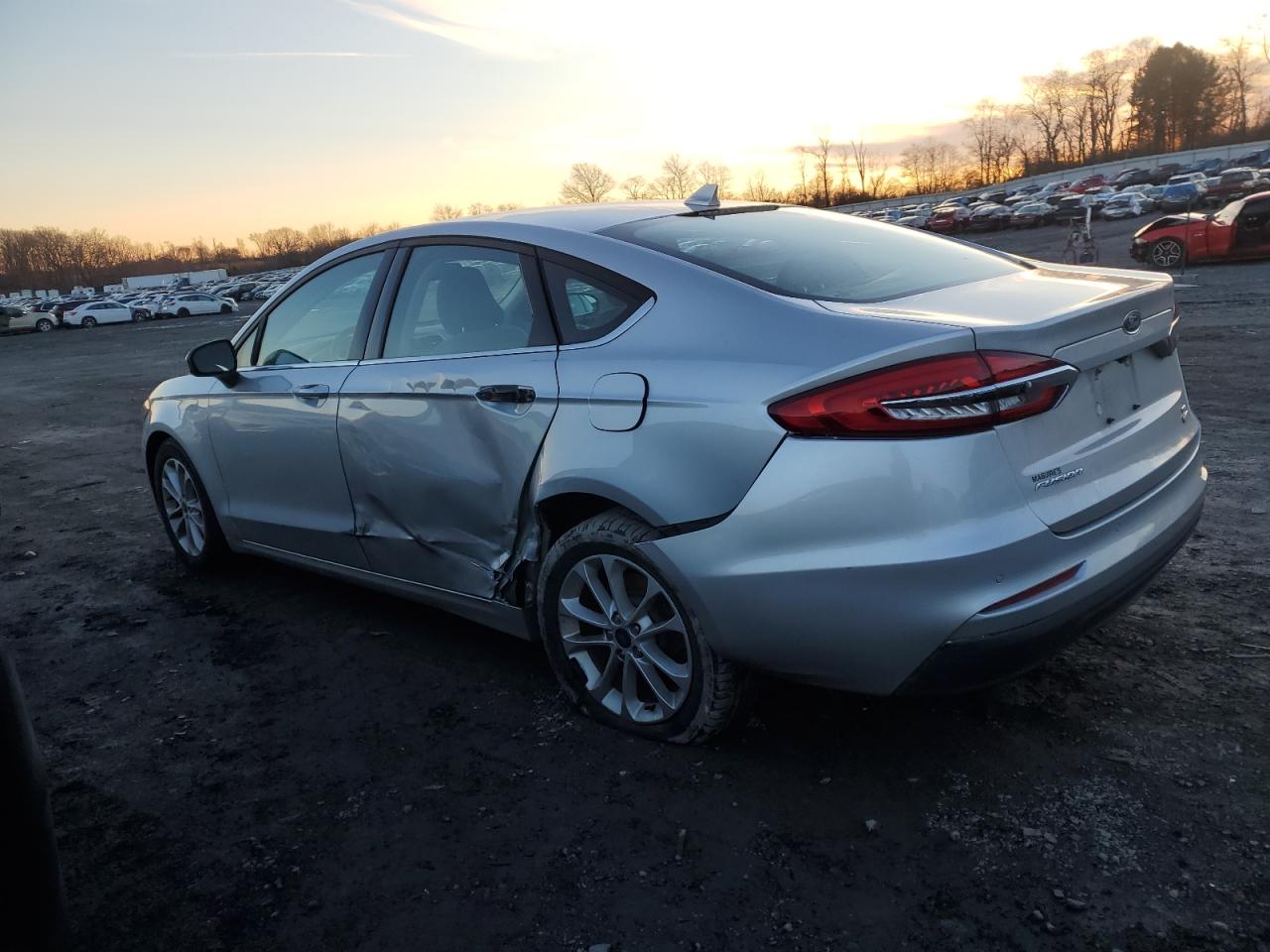 Image 2 of 2019 FORD FUSION SE 2019 with VIN 3FA6P0HD0KR245645