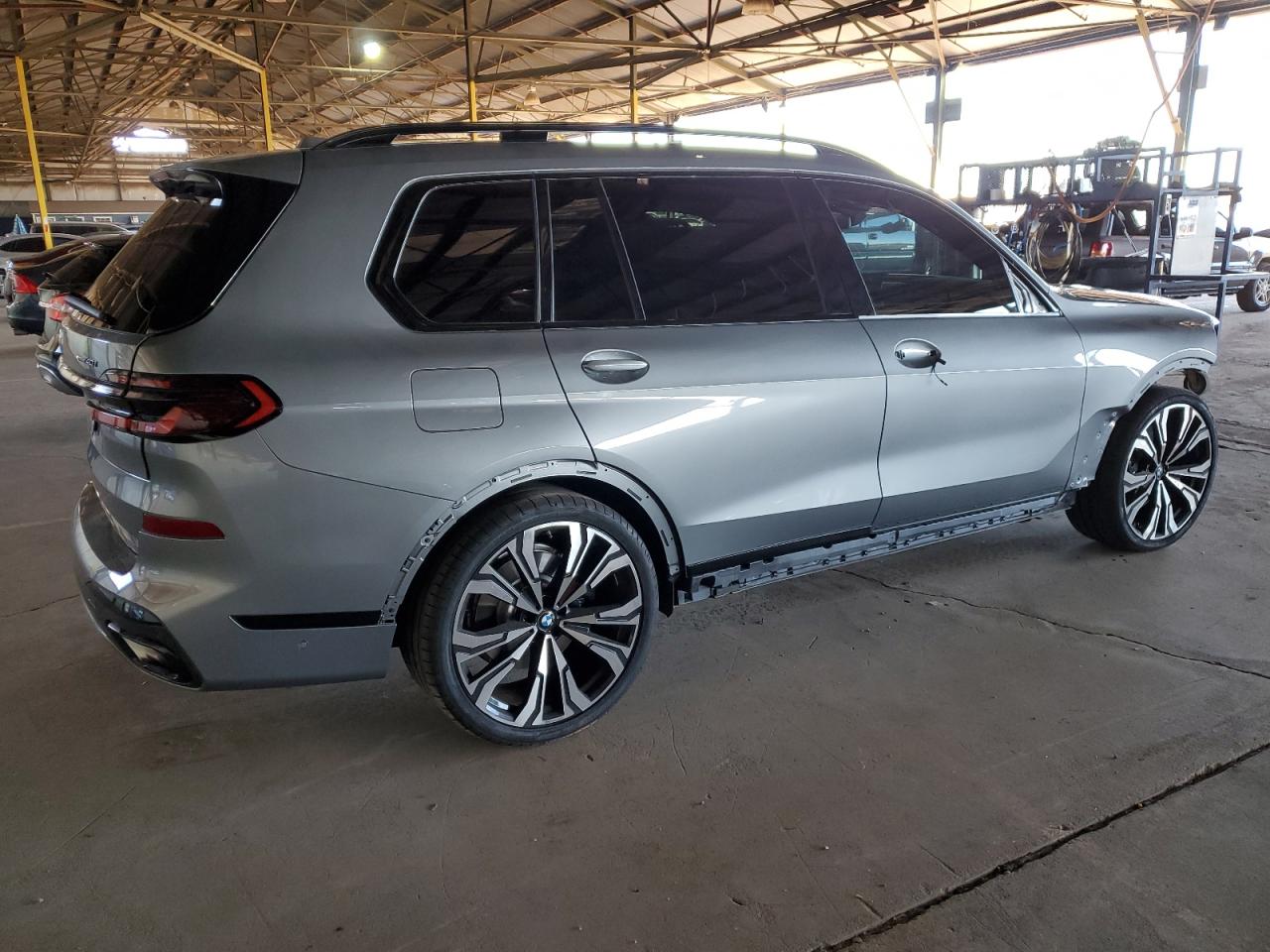 Изображение 3 2024 BMW X7 XDRIVE40I 2024 с VIN 5UX23EM08R9S35468