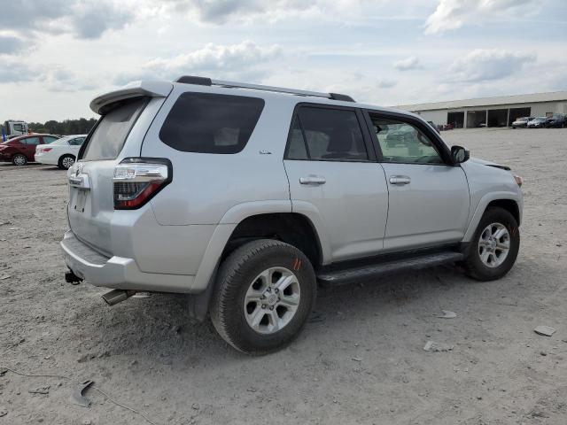 Image 3 of 2019 TOYOTA 4RUNNER SR5 2019 with VIN JTEBU5JR9K5711656