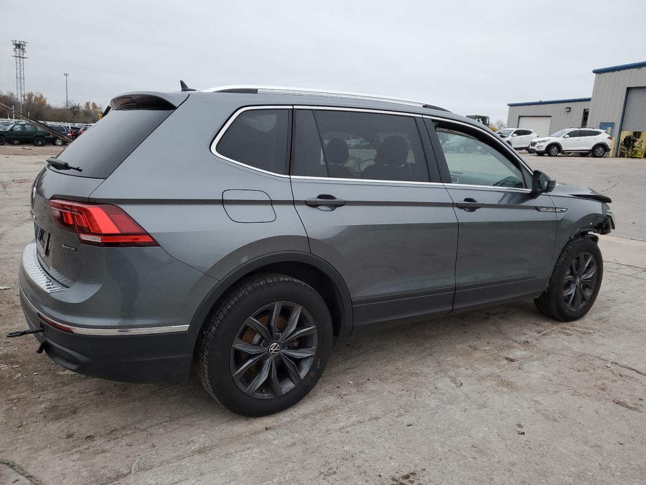 Изображение 3 2022 VOLKSWAGEN TIGUAN SE 2022 с VIN 3VV2B7AX2NM161561