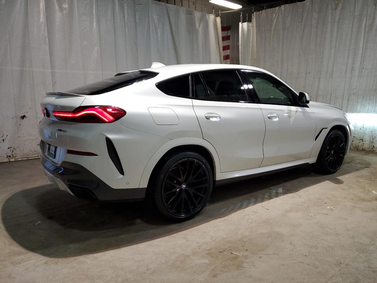 Image 3 of Bmw X6 Xdrive40I 2021 with VIN 5UXCY6C09M9F14615