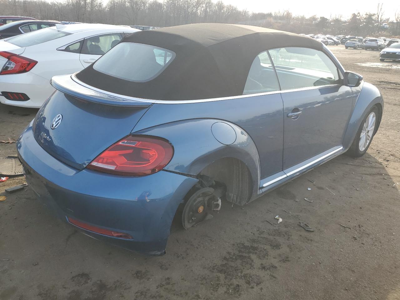Image 3 of 2018 VOLKSWAGEN BEETLE S 2018 with VIN 3VW5DAAT8JM517325