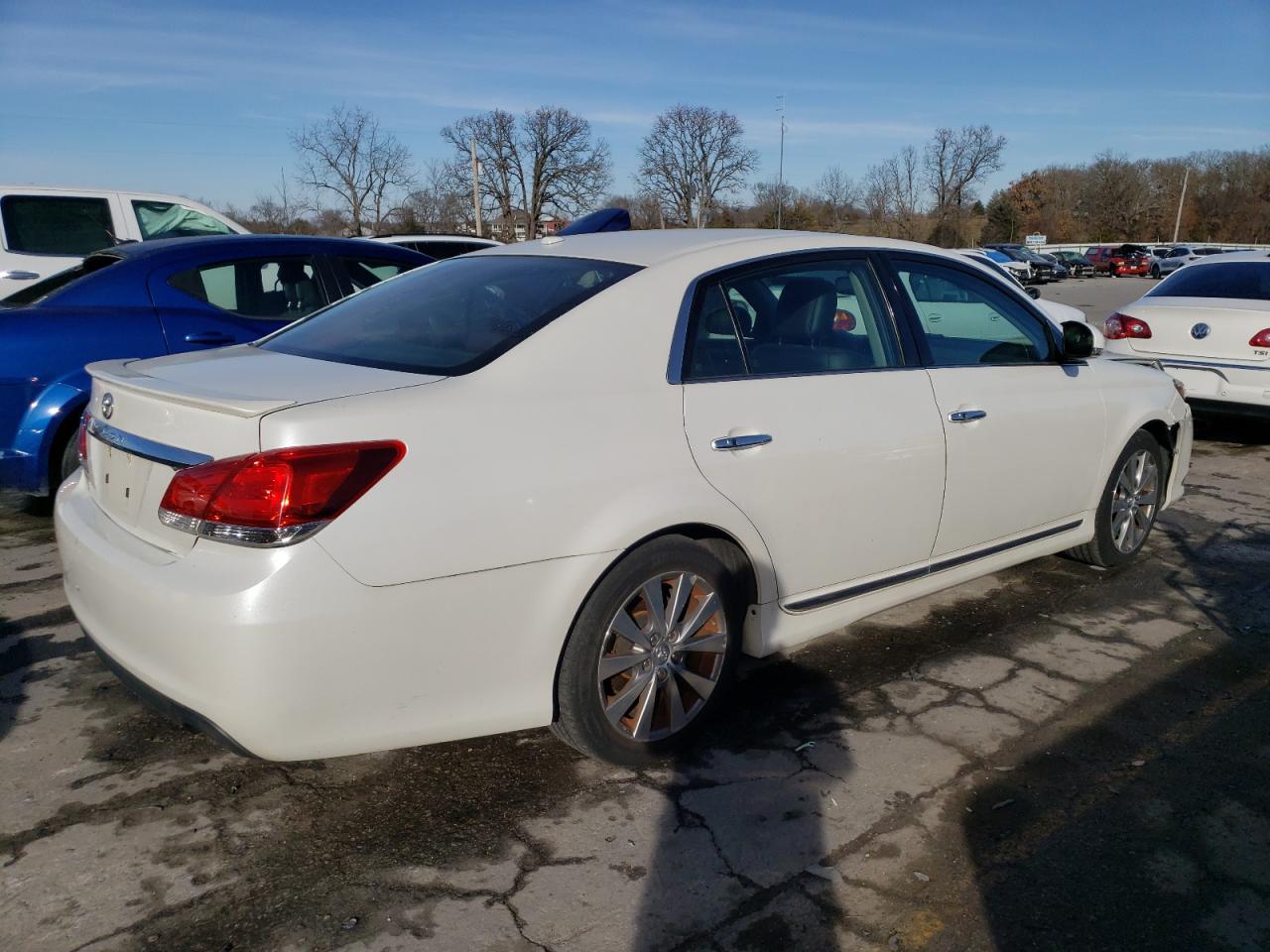 Изображение 3 2011 TOYOTA AVALON BASE 2011 с VIN 4T1BK3DB8BU421469