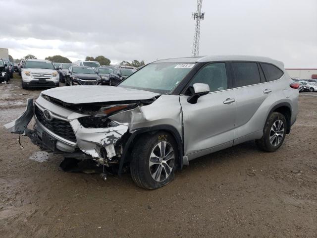 Image 1 of 2021 TOYOTA HIGHLANDER XLE 2021 with VIN 5TDGZRBH7MS552819