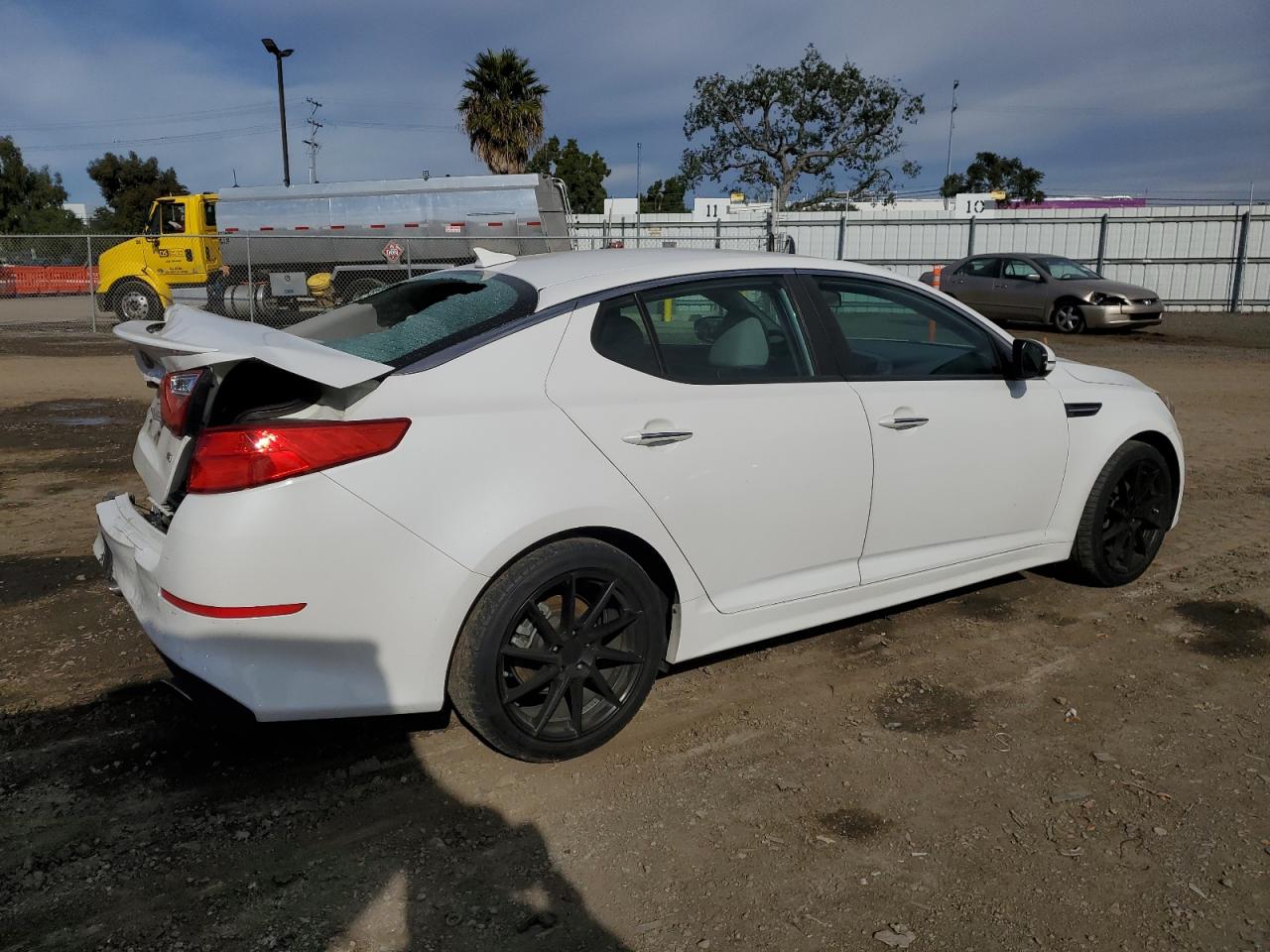 Obraz 3 z 2015 KIA OPTIMA LX 2015 z VIN KNAGM4A79F5657913
