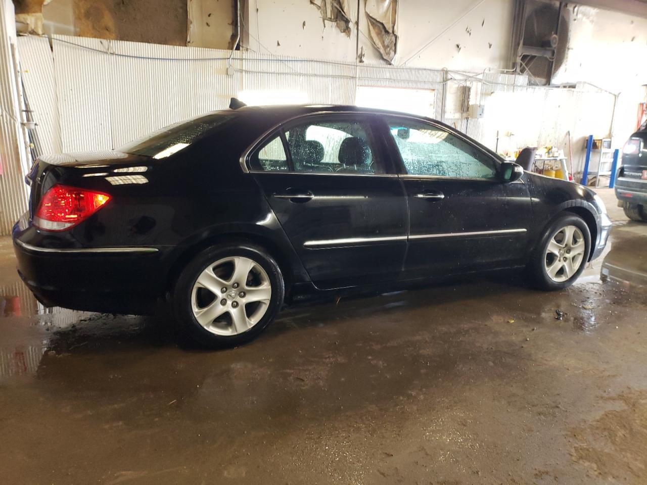 Image 3 of 2006 ACURA RL  2006 with VIN JH4KB16576C004824