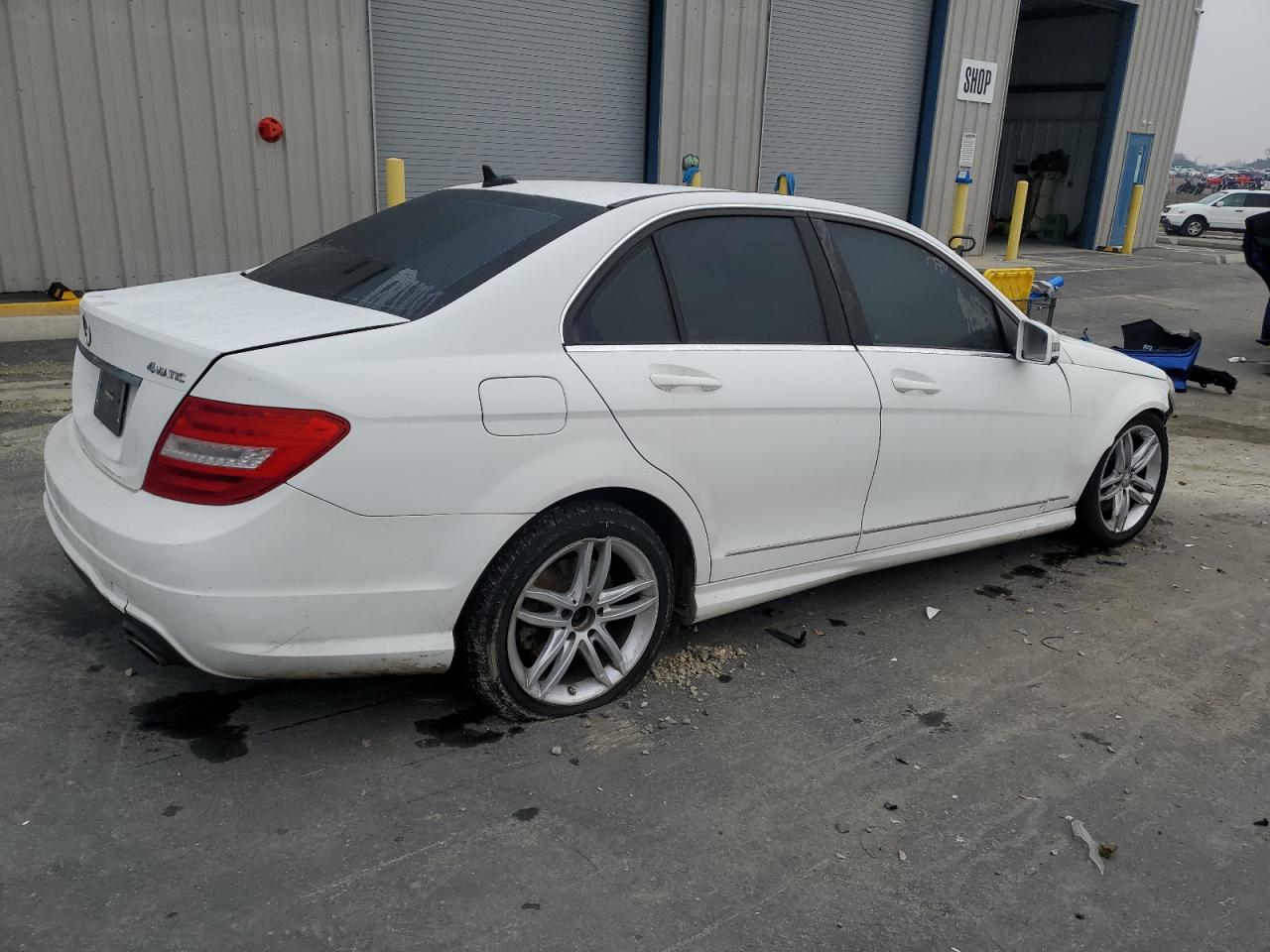 Obraz 3 z 2013 MERCEDES-BENZ C 300 4MATIC 2013 z VIN WDDGF8AB2DR255834