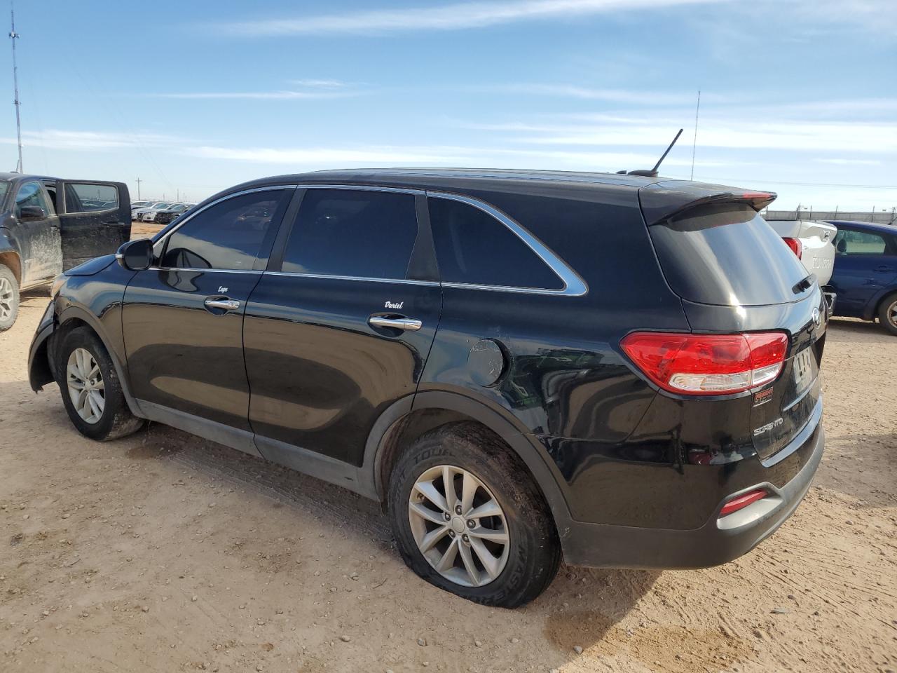 Image 2 of 2016 KIA SORENTO LX 2016 with VIN 5XYPG4A31GG068550