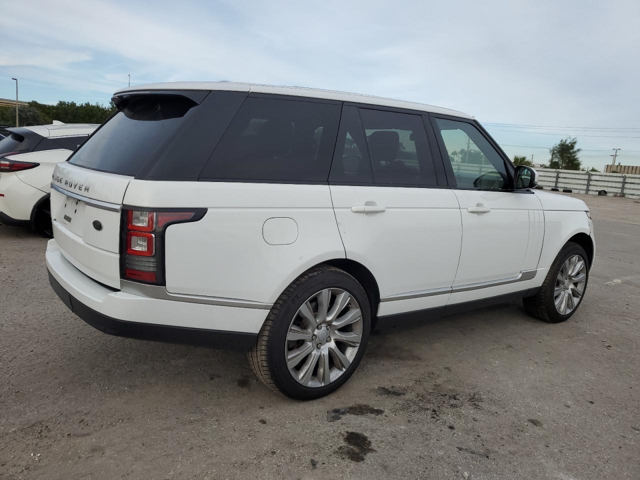 Image 3 of 2015 LAND ROVER RANGE ROVER SUPERCHARGED 2015 with VIN SALGS2TF4FA223738