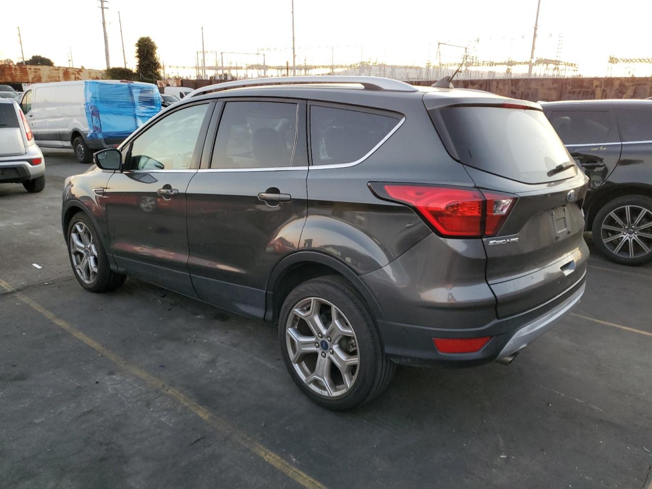 Obraz 2 z 2019 FORD ESCAPE TITANIUM 2019 z VIN 1FMCU0J99KUB79211