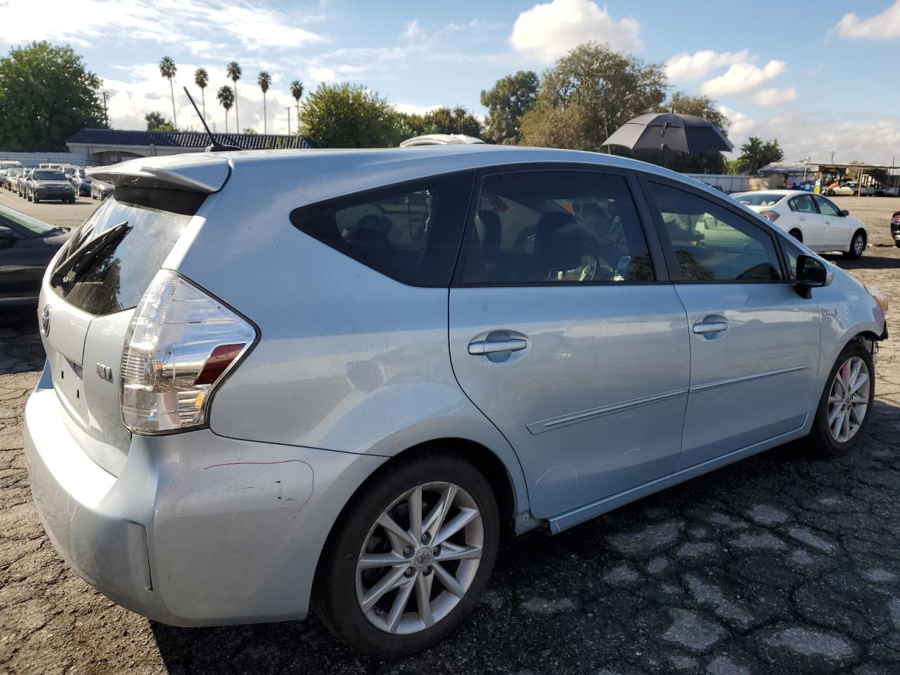Image 3 of 2013 TOYOTA PRIUS V  2013 with VIN JTDZN3EU6D3246058