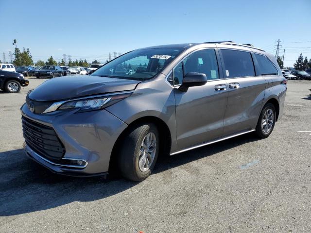 Image 1 of 2022 TOYOTA SIENNA XLE 2022 with VIN 5TDJRKEC0NS114528