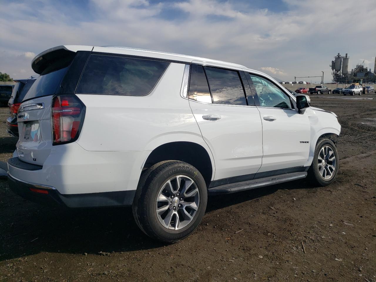 Изображение 3 2021 CHEVROLET TAHOE C1500 LT 2021 с VIN 1GNSCNKD6MR132038