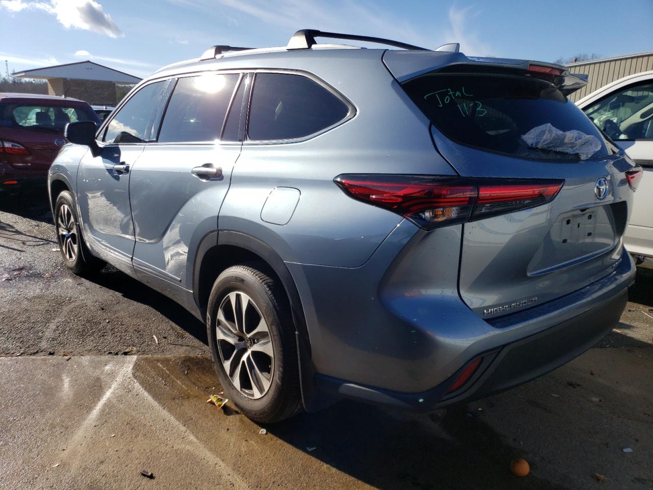 Image 2 of 2022 TOYOTA HIGHLANDER XLE 2022 with VIN 5TDGZRBH8NS228103