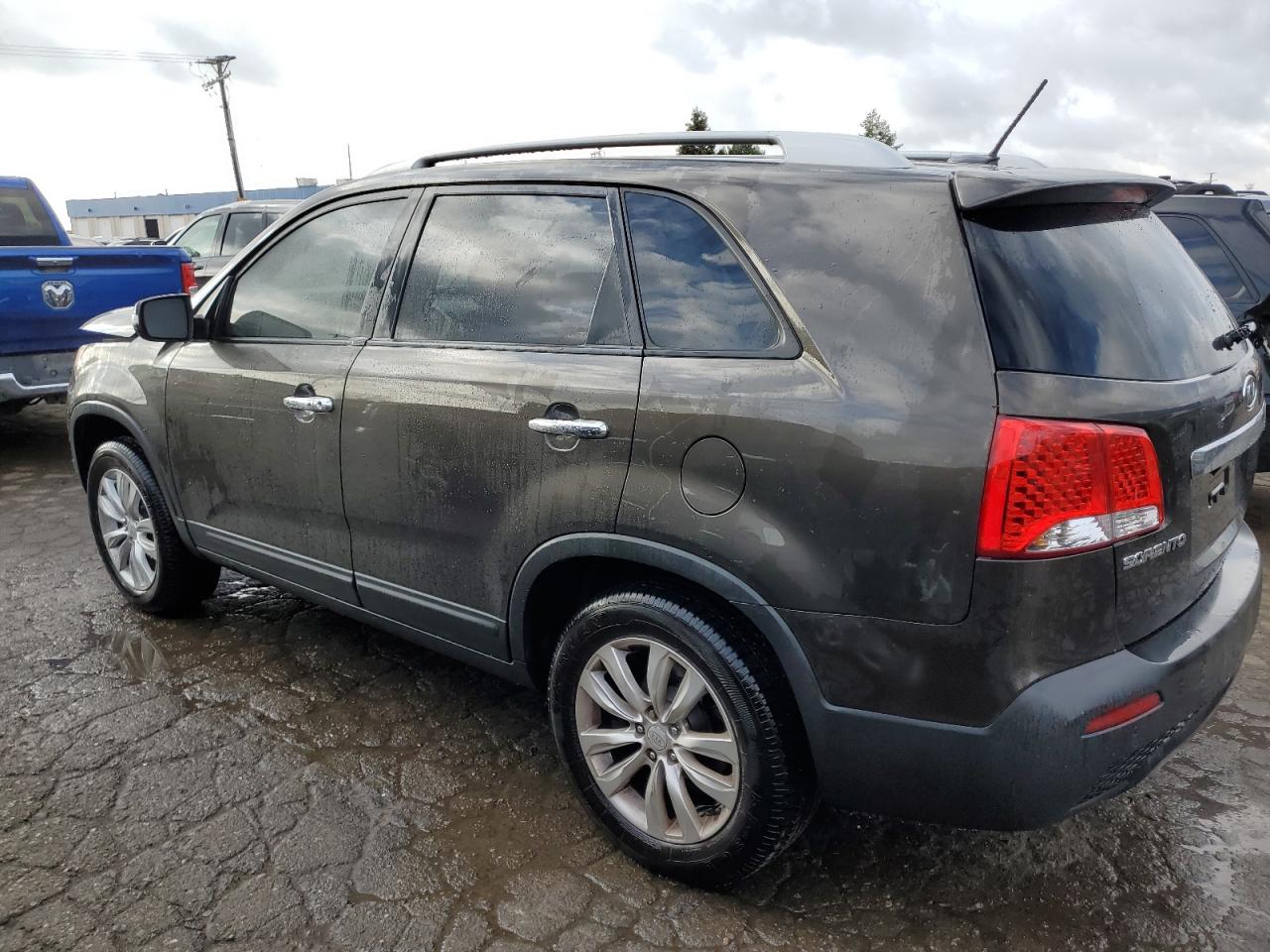 Image 2 of 2011 KIA SORENTO EX 2011 with VIN 5XYKU4A16BG152065