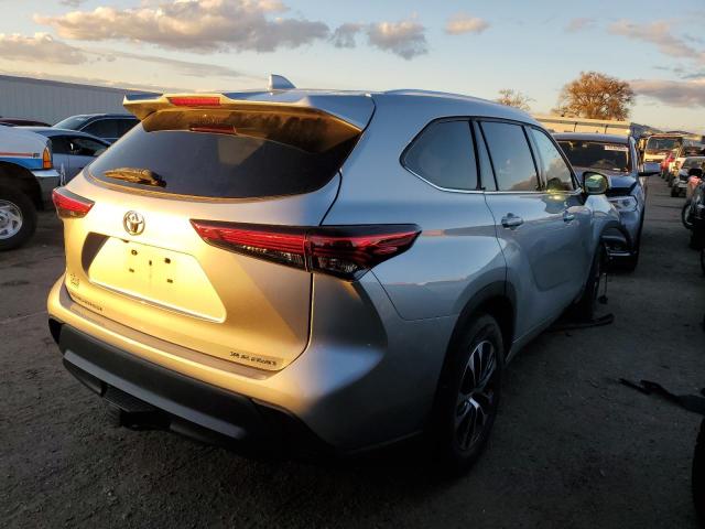 Obraz 3 z 2020 TOYOTA HIGHLANDER XLE 2020 z VIN 5TDGZRBH2LS514459