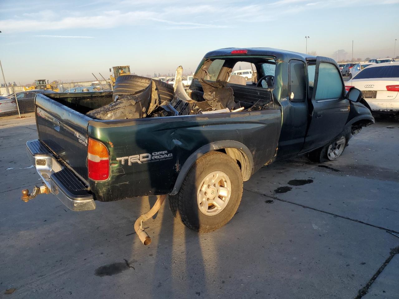 Image 3 of 2000 TOYOTA TACOMA XTRACAB 2000 with VIN 4TAWN72N9YZ662563
