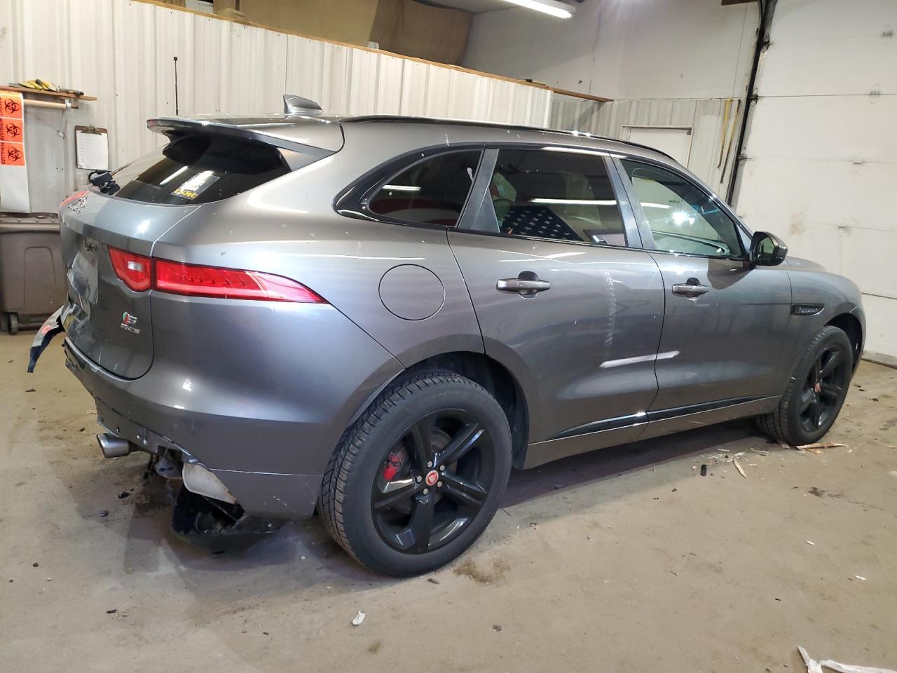 Obraz 3 z 2017 JAGUAR F-PACE S 2017 z VIN SADCM2BV4HA890938