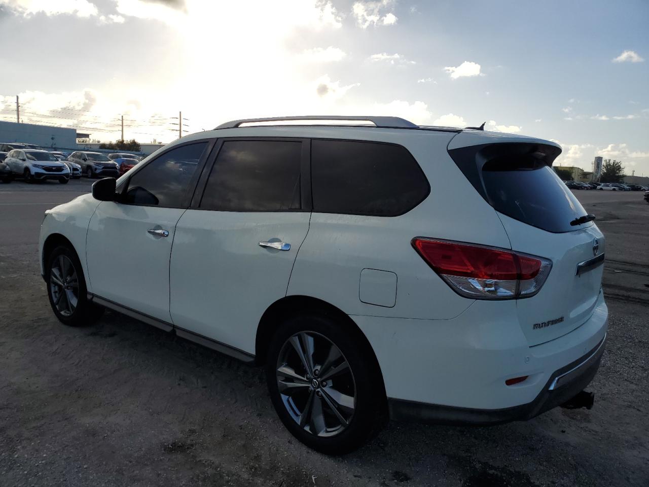 Obraz 2 z 2013 NISSAN PATHFINDER S 2013 z VIN 5N1AR2MM8DC661035