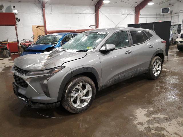 Obraz 1 z 2024 CHEVROLET TRAX LS 2024 z VIN KL77LFE23RC019900