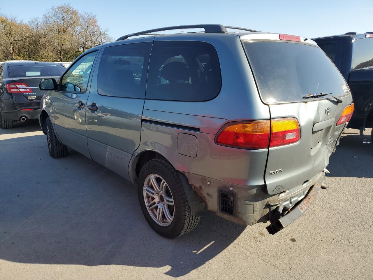Изображение 2 2000 TOYOTA SIENNA LE 2000 с VIN 4T3ZF13C8YU214226