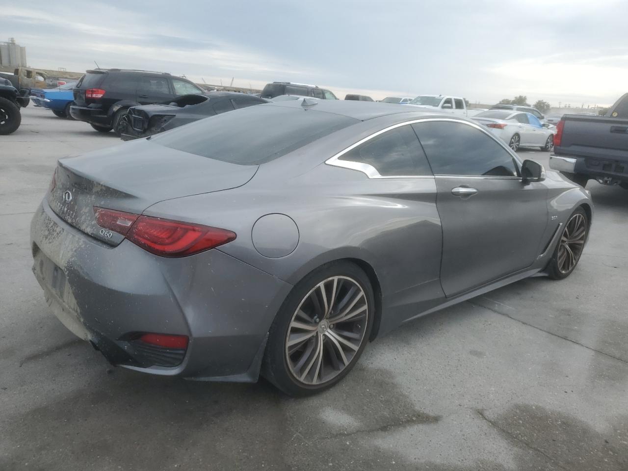 Obraz 3 z Infiniti Q60 Premium 2017 z VIN JN1EV7EK6HM360231
