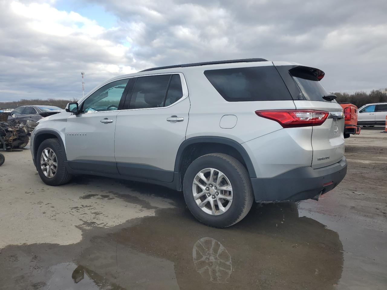 Изображение 2 2019 CHEVROLET TRAVERSE LT 2019 с VIN 1GNERGKW5KJ175340
