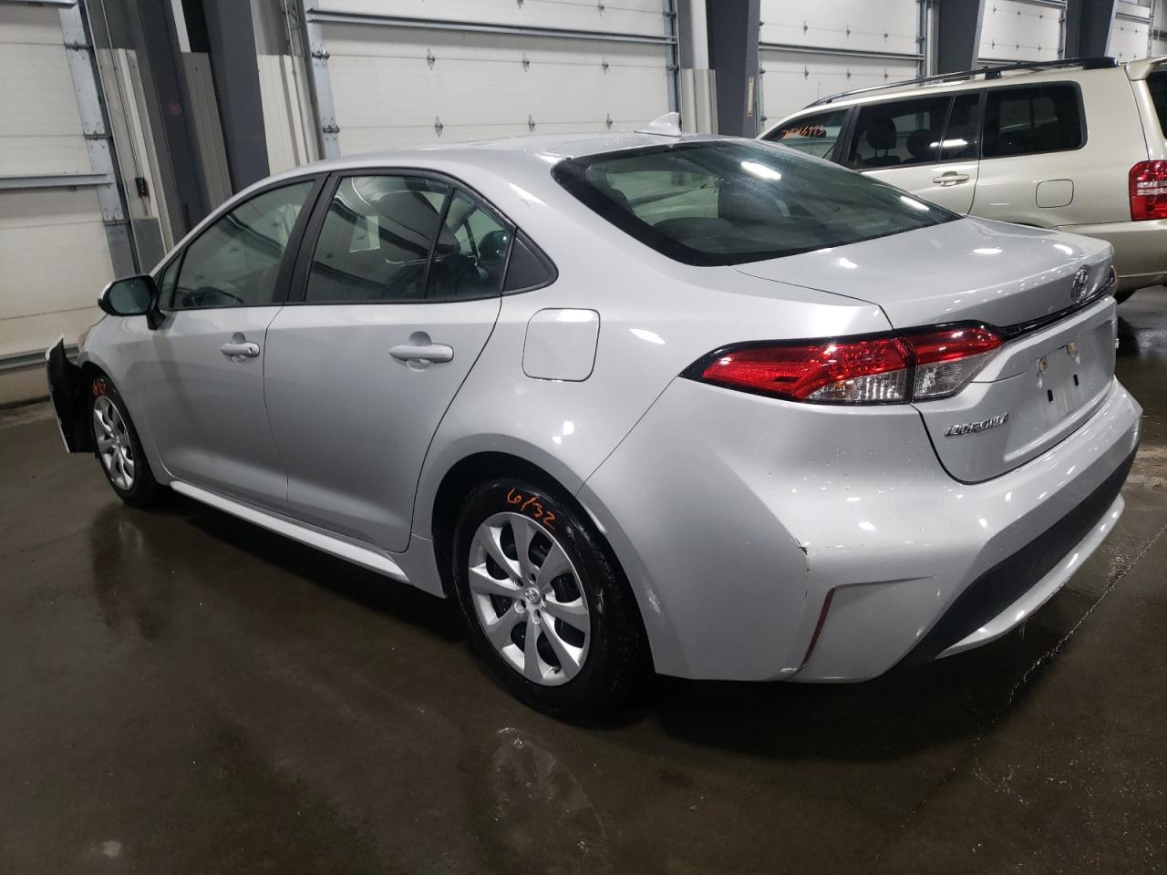 Obraz 2 z 2020 TOYOTA COROLLA LE 2020 z VIN 5YFEPRAE7LP106021