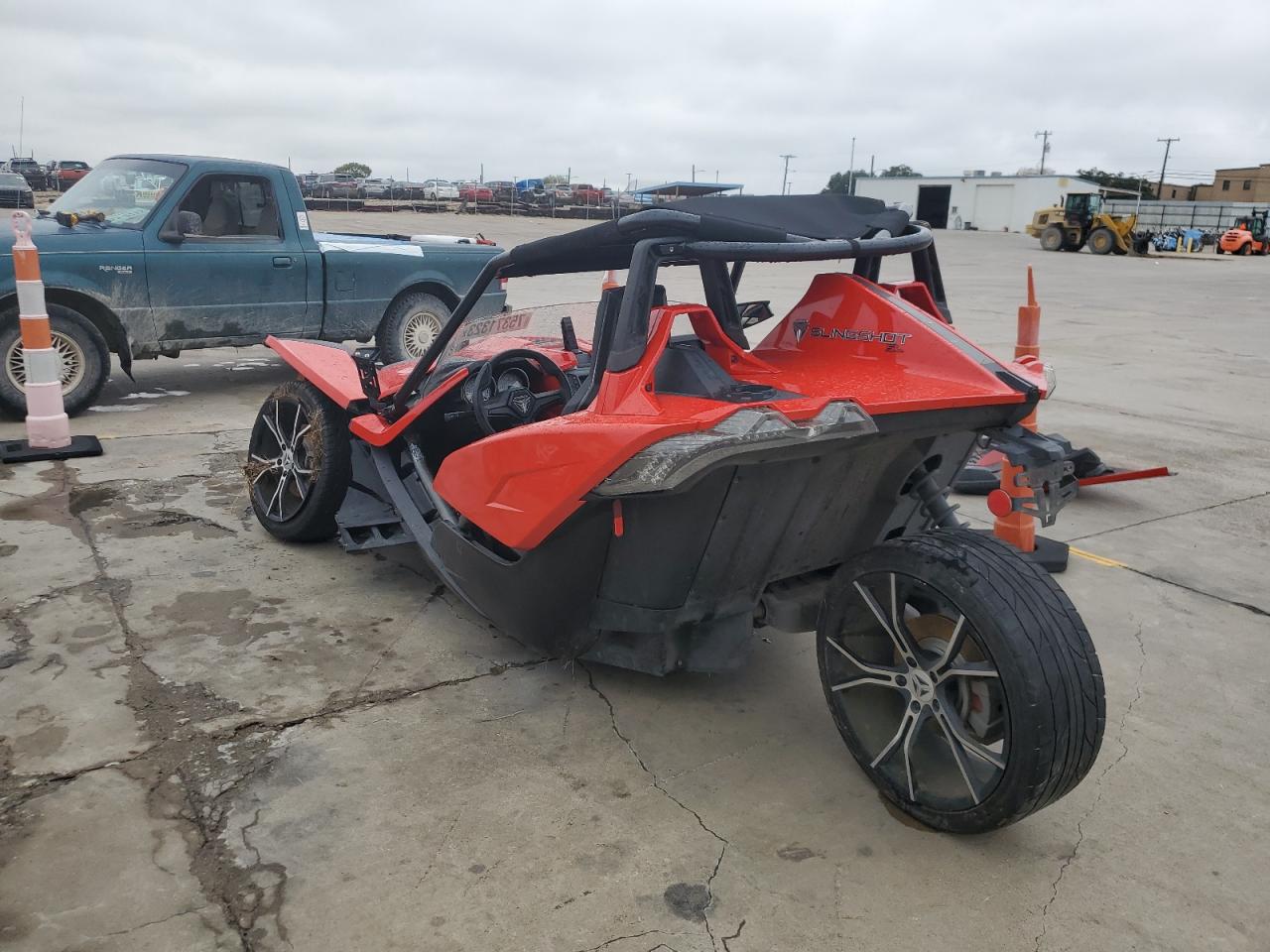 Image 3 of 2015 POLARIS SLINGSHOT SL 2015 with VIN 57XAAPFA9F5100546