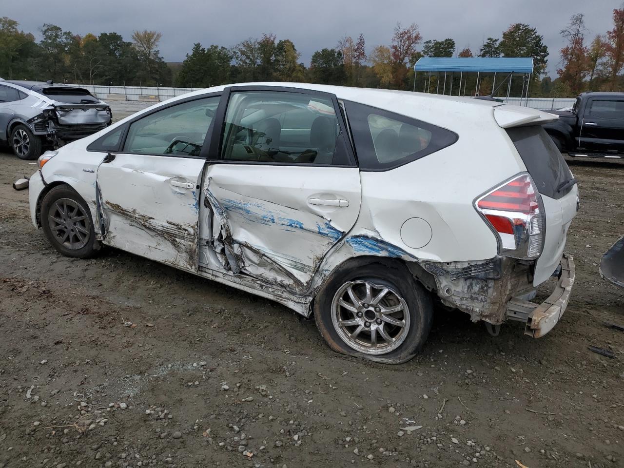 Image 2 of Toyota Prius V 2016 with VIN JTDZN3EU7GJ044815