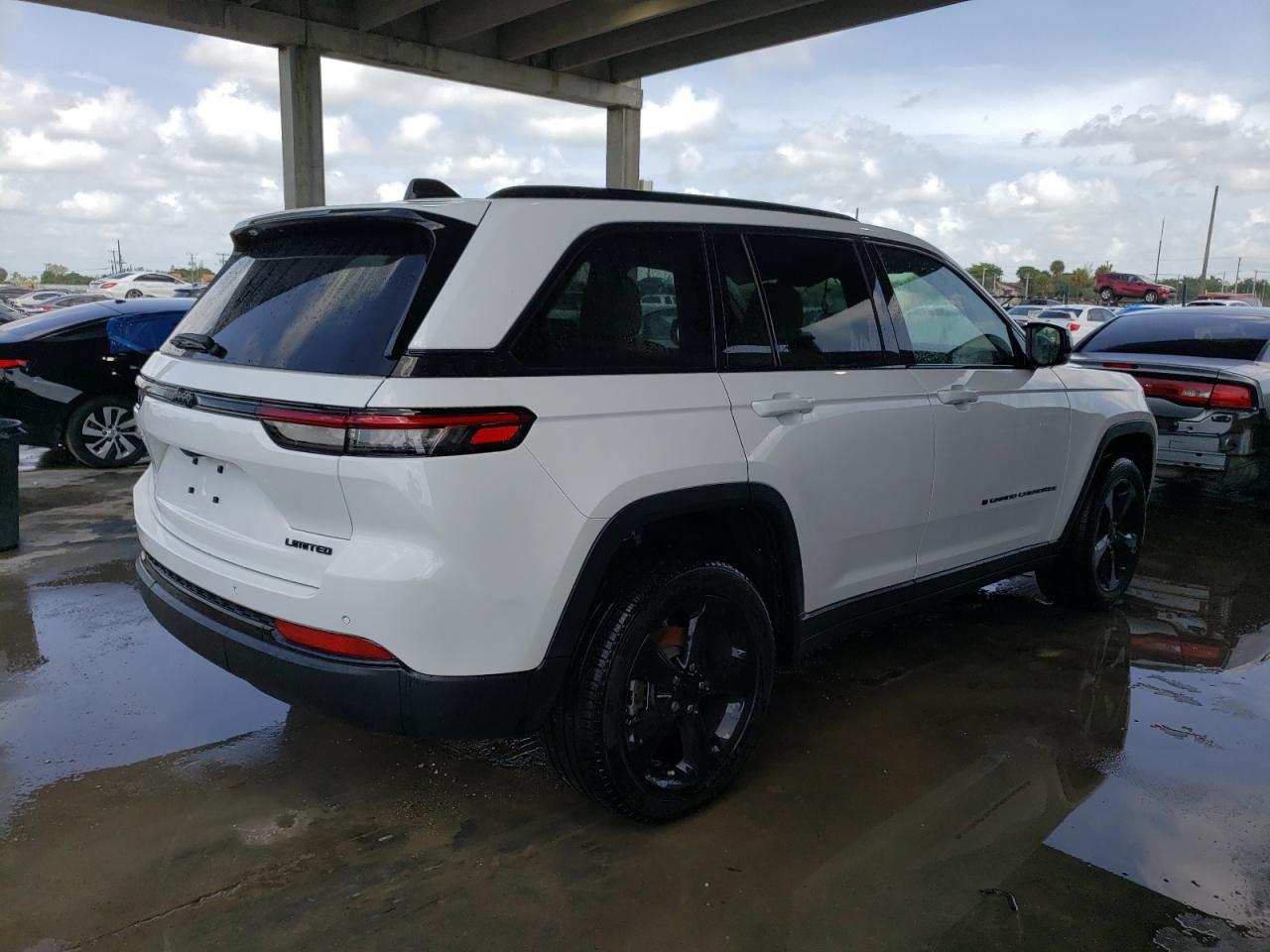 Image 3 of 2023 JEEP GRAND CHEROKEE LIMITED 2023 with VIN 1C4RJGBG7PC502911