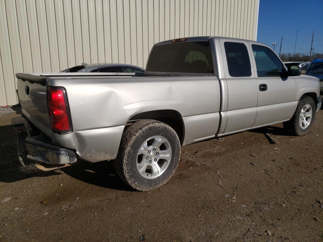 Image 3 of 2004 CHEVROLET SILVERADO C1500 2004 with VIN 2GCEC19T741225901
