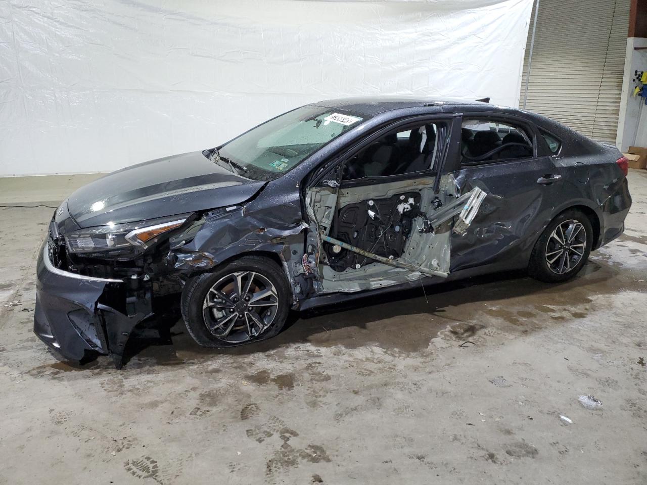 Obraz 1 z 2023 KIA FORTE LX 2023 z VIN 3KPF24AD9PE577043
