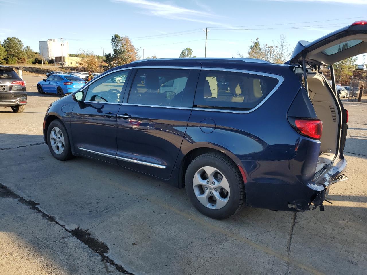 Obraz 2 z 2018 CHRYSLER PACIFICA HYBRID TOURING L 2018 z VIN 2C4RC1L70JR183405