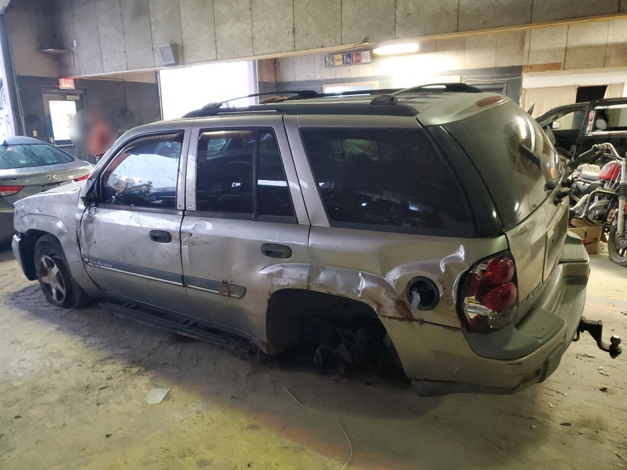 Image 2 of 2002 CHEVROLET TRAILBLAZER  2002 with VIN 1GNDT13S822363558