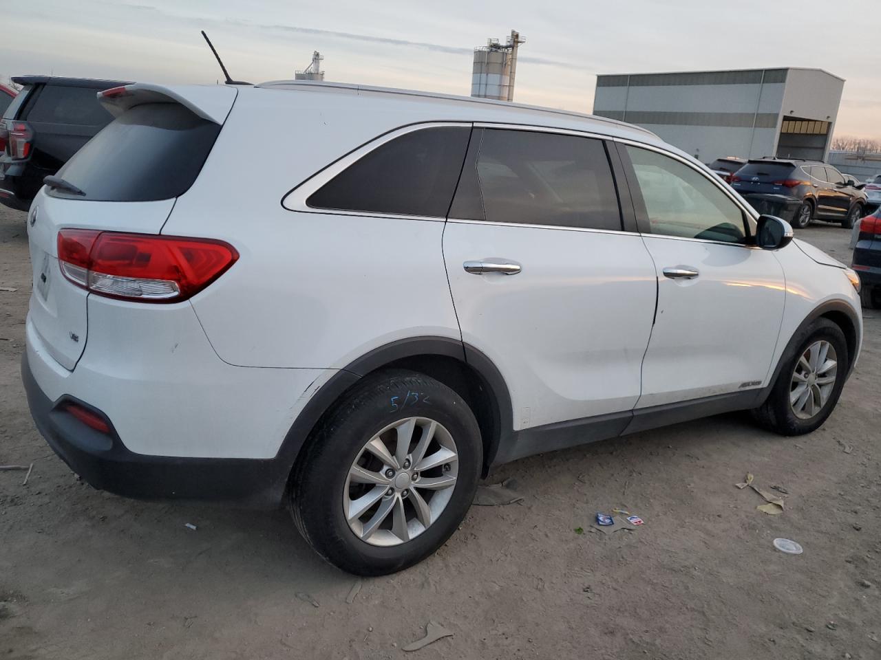 Obraz 3 z 2016 KIA SORENTO LX 2016 z VIN 5XYPGDA57GG159436
