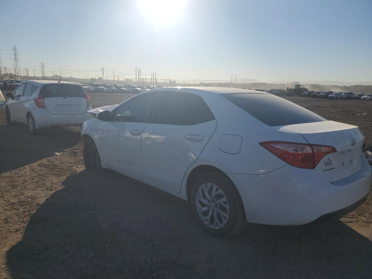 Изображение 2 2019 TOYOTA COROLLA L 2019 с VIN 5YFBURHE4KP882266