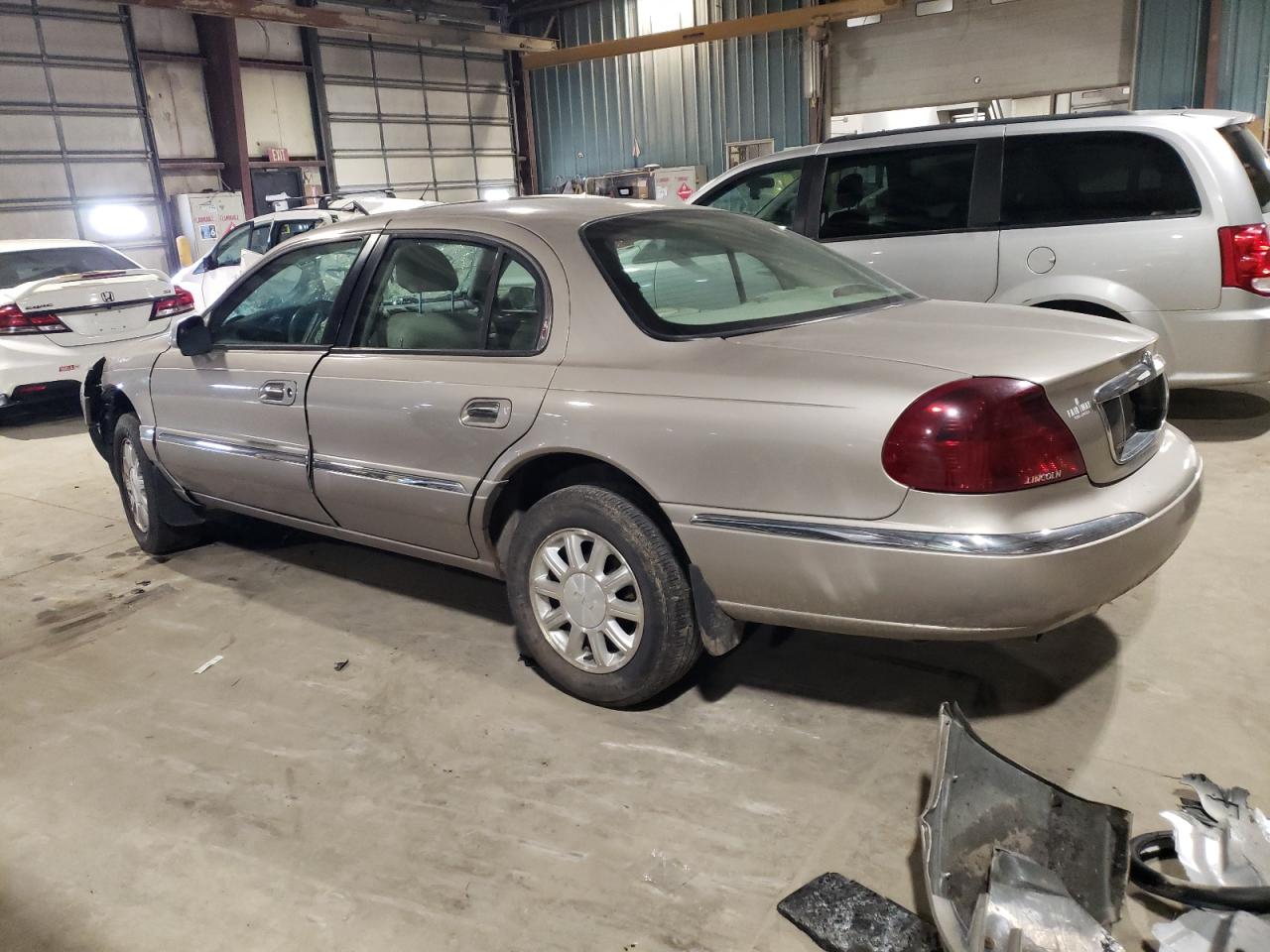 Изображение 2 2002 LINCOLN CONTINENTAL  2002 с VIN 1LNHM97V12Y699880