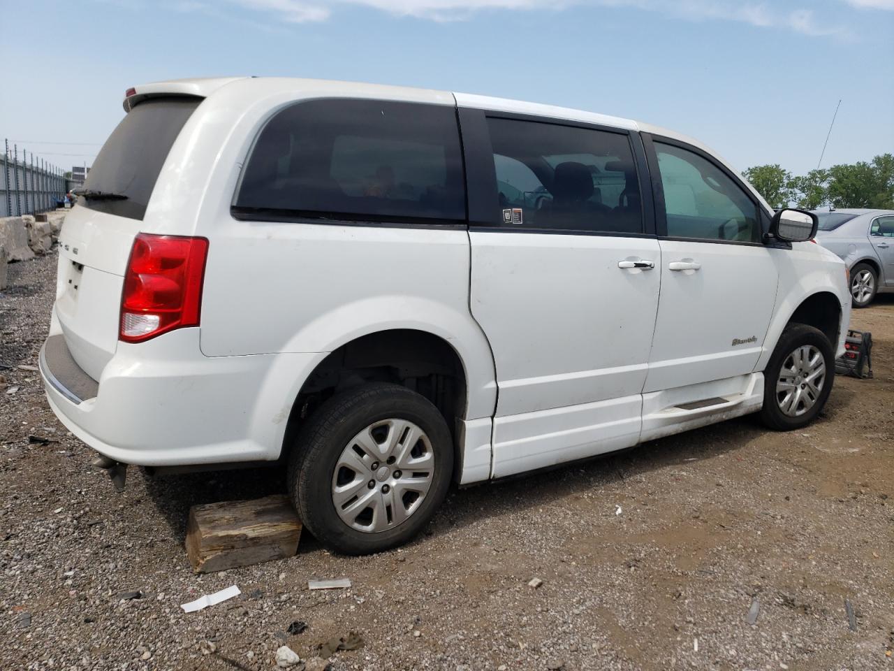 Изображение 3 2018 DODGE GRAND CARAVAN SE 2018 с VIN 2C4RDGBG1JR160474