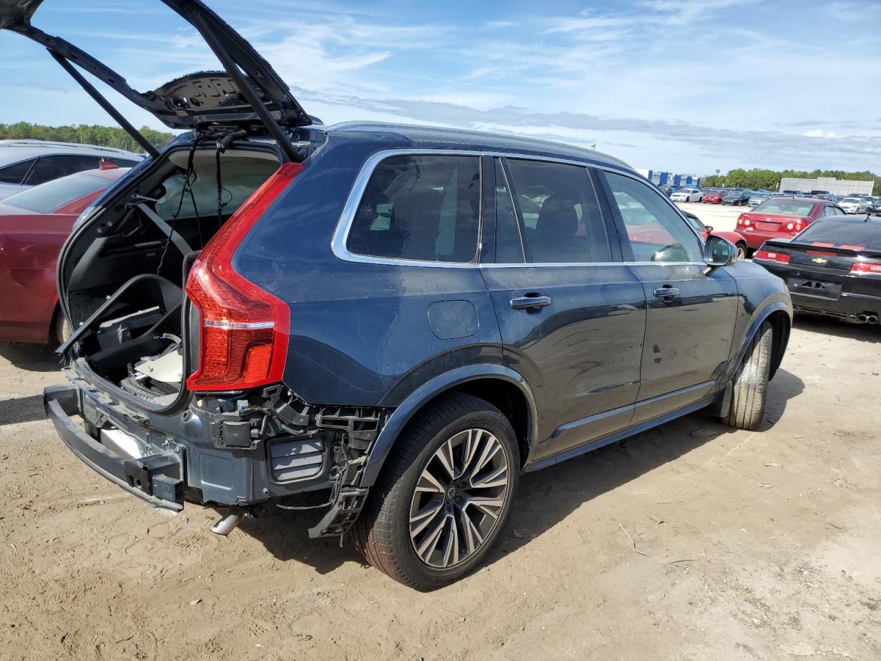 Image 3 of 2022 VOLVO XC90 T6 MOMENTUM 2022 with VIN YV4A22PK7N1817000