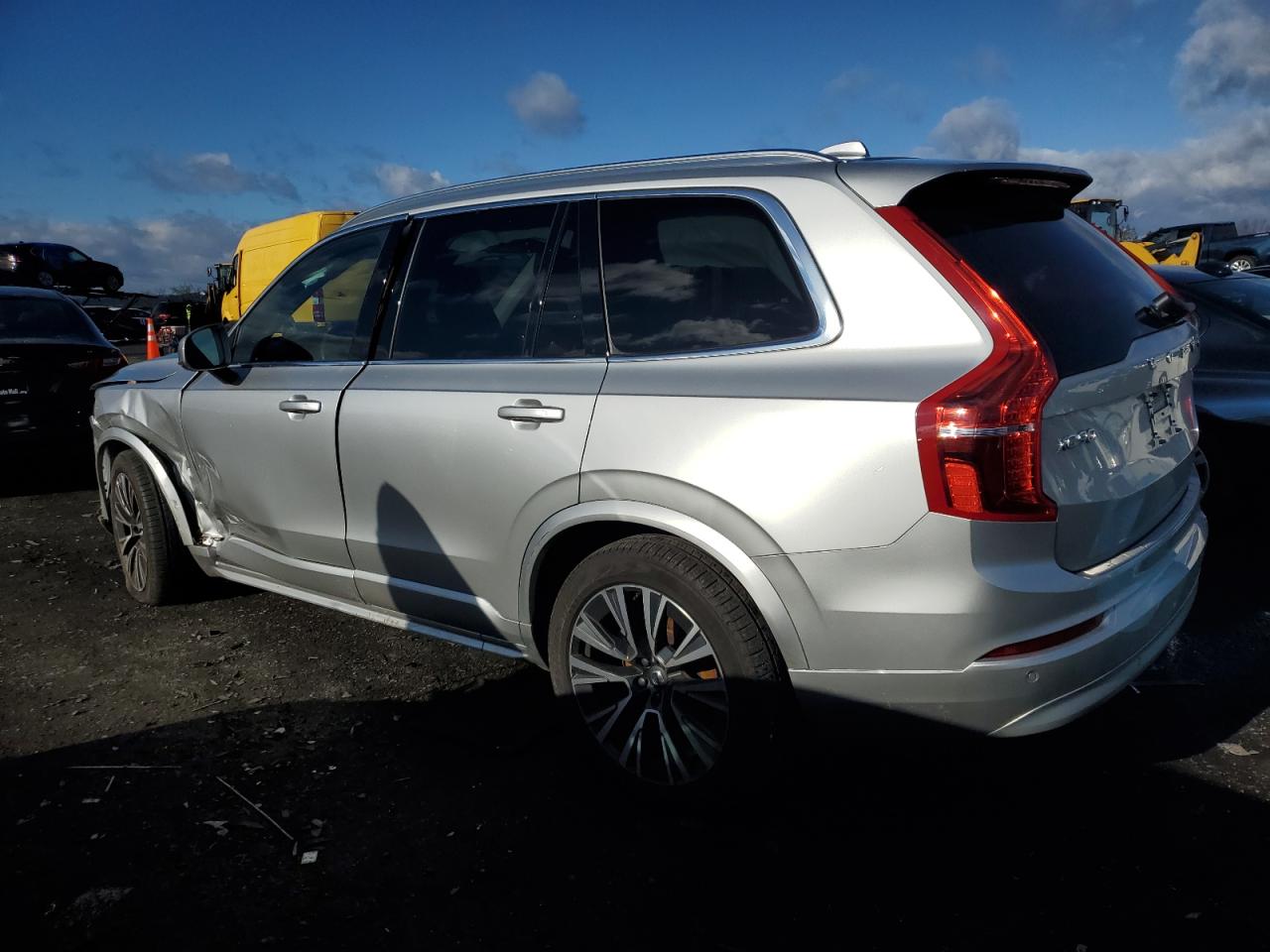 Obraz 2 z 2022 VOLVO XC90 T6 MOMENTUM 2022 z VIN YV4A221K8N1866327